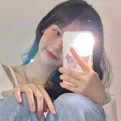 随盲柳入眠的女人